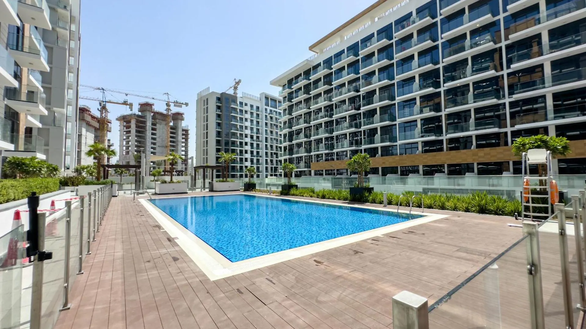 Stylish 1Br High Floor City View location